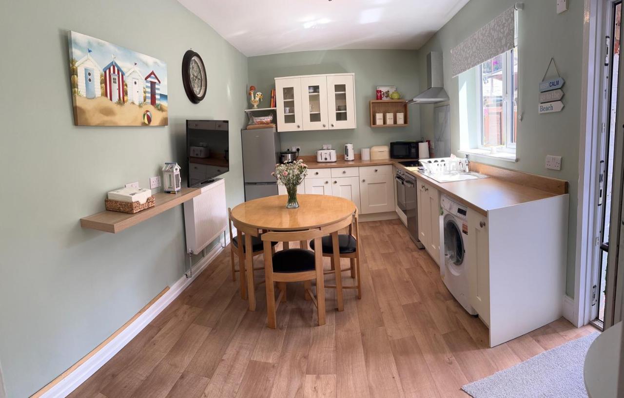 Self Contained Garden Flat Newly Refurbished Apartment Бридлингтън Екстериор снимка
